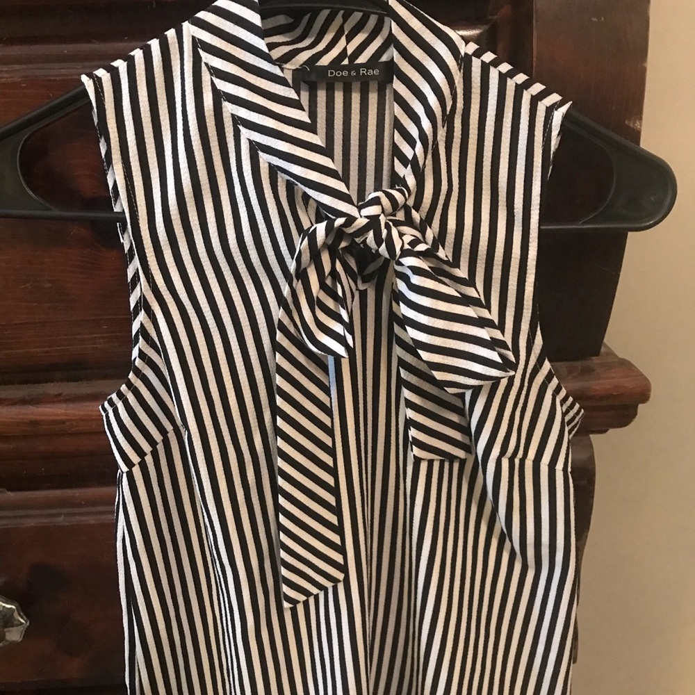Women’s tank blouse with tie at neck XS